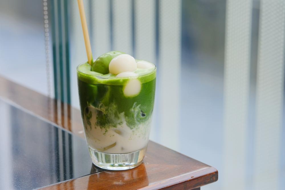 抹茶拿鐵加上白玉與抹茶冰淇淋。（圖／飯店提供）