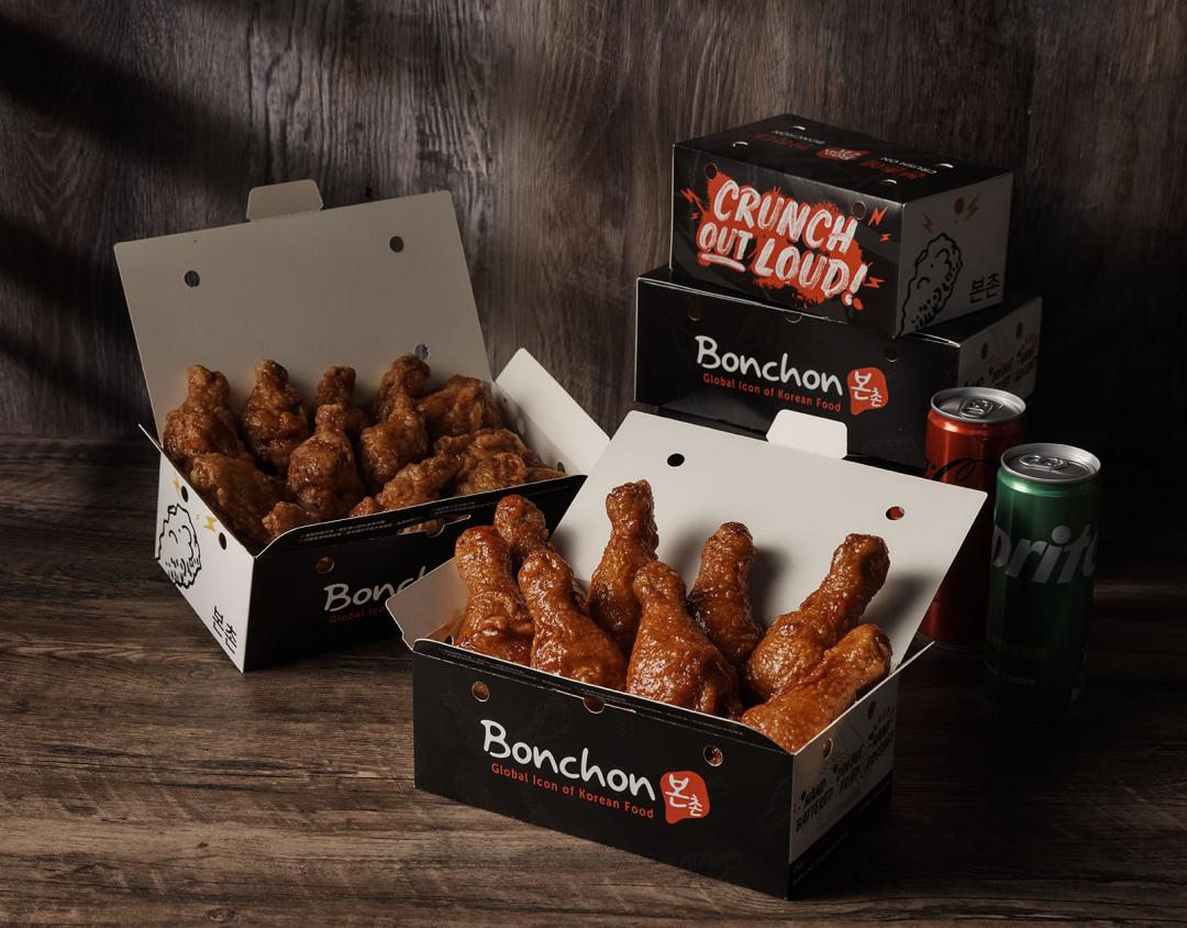 本村韓食炸雞9月27日至9月28日推出消費套餐即送「蜂蜜黑胡椒雞翅」優惠。（圖／業者提供）