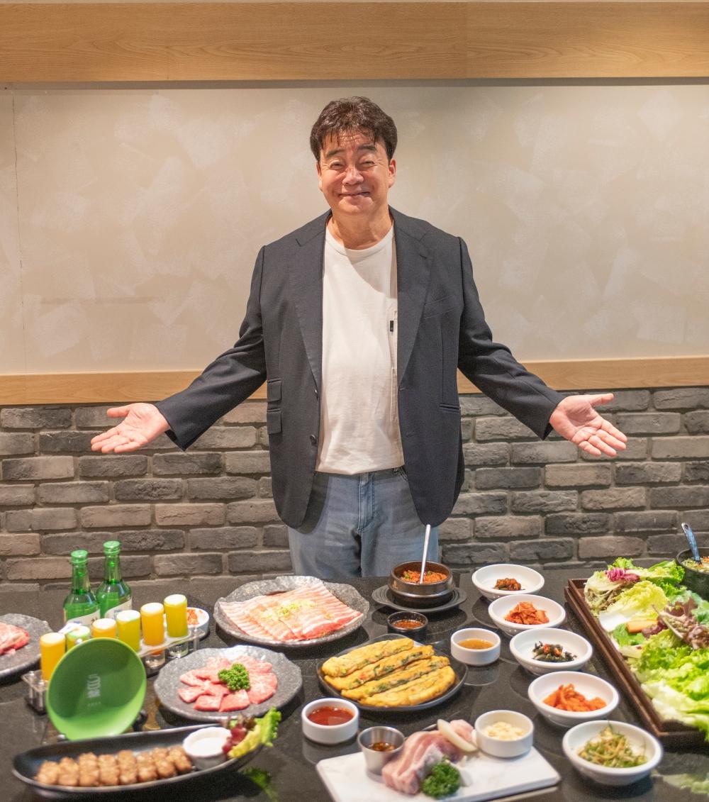 國民廚神白種元親臨台灣，首度站台「本家BORNGA韓式燒肉」。（圖／業者提供）