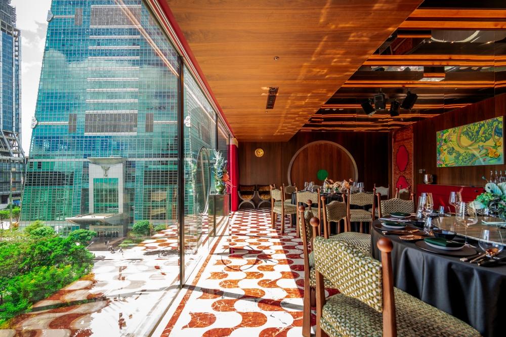 「心潮仙宮」絕佳地利位置可一邊用餐一邊欣賞台北101大樓。（圖／品牌提供）