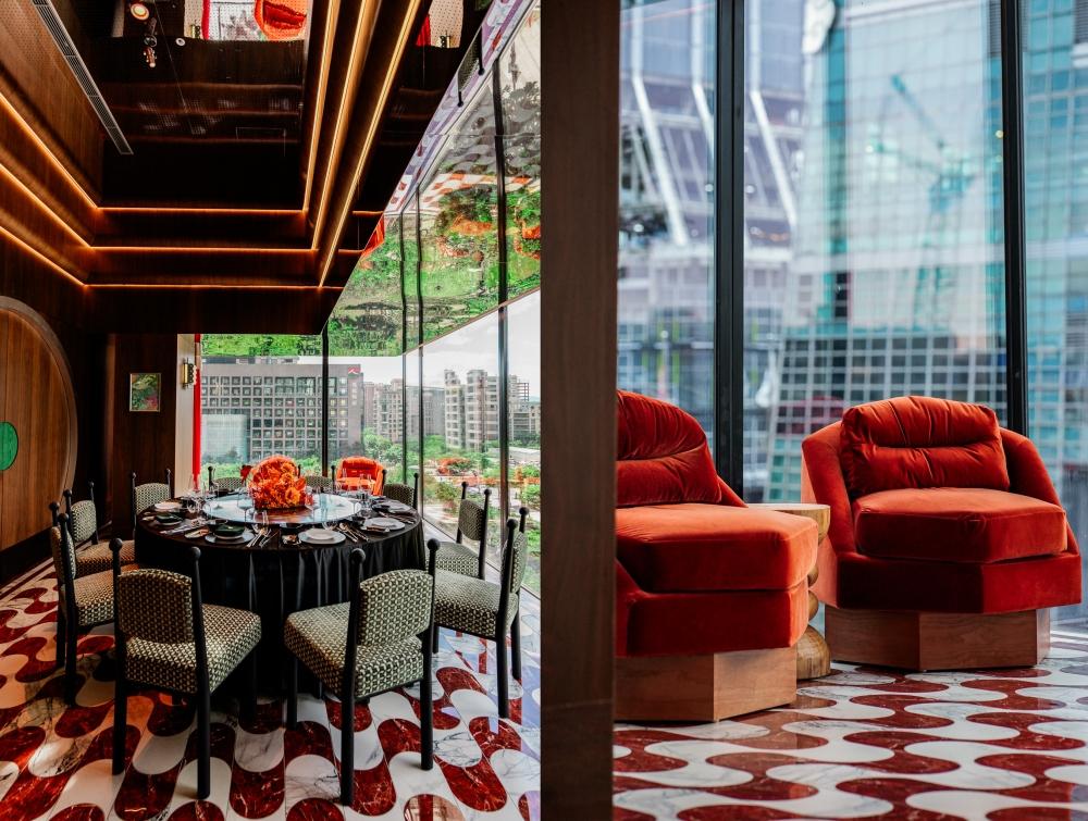 餐廳匯聚多間獨立包廂及開放式座席。（圖／品牌提供）