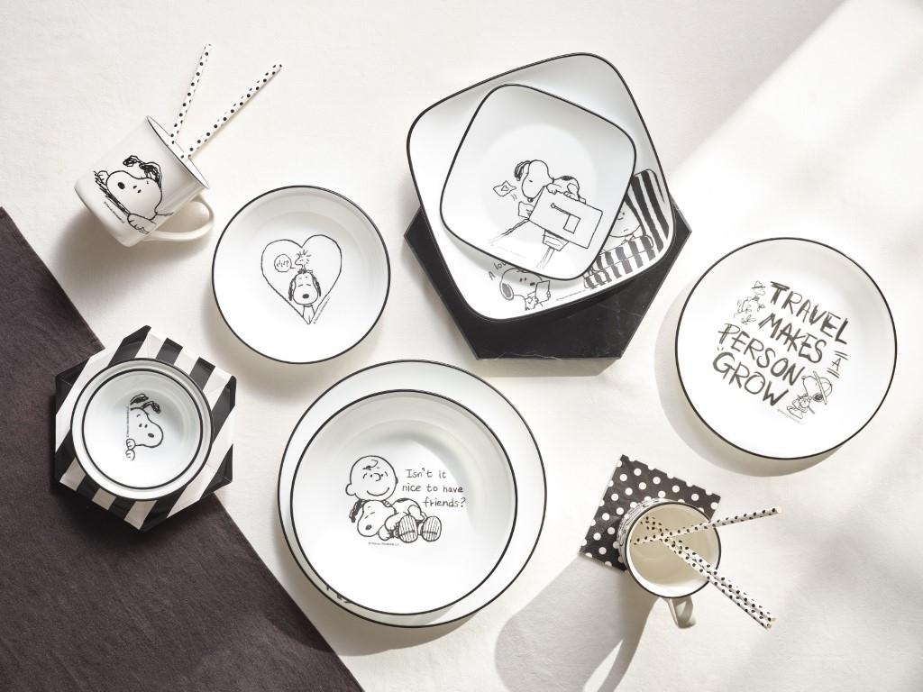 百貨週年慶期間購買SNOOPY「復刻黑白」系列指定品項買一送一。（圖／品牌提供）