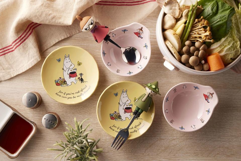 店內發售超可愛餐具等姆明聯名系列限量周邊，粉絲可於門店同步選購。（圖／品牌提供）