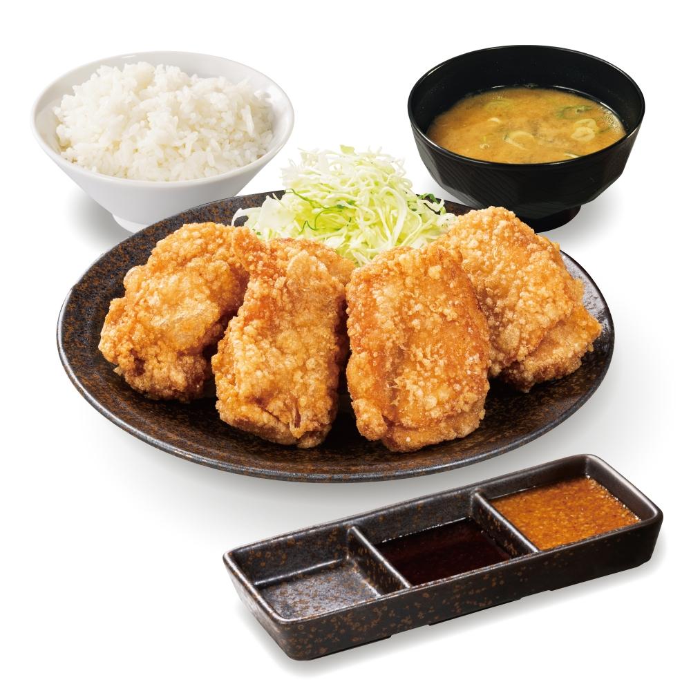 日本最大炸雞品牌「KARAYAMA」進駐桃園機場！吉豚屋祭半公斤雞優惠同慶