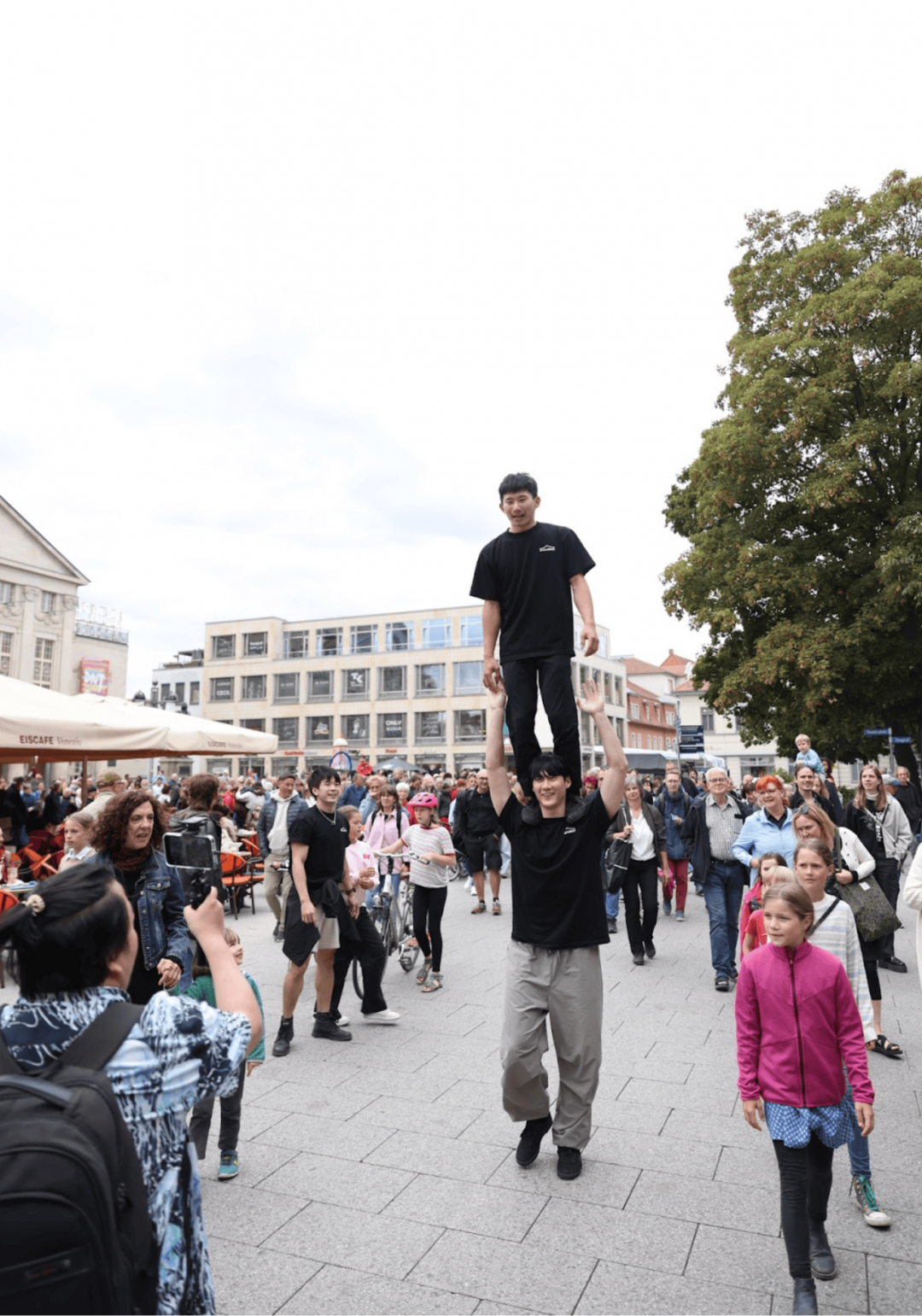 FOCASA馬戲團將在承億酒店帶來快閃演出，結合馬戲團主秀、跨樓層遊行與互動橋段等。（圖／FOCASA馬戲藝術節提供）