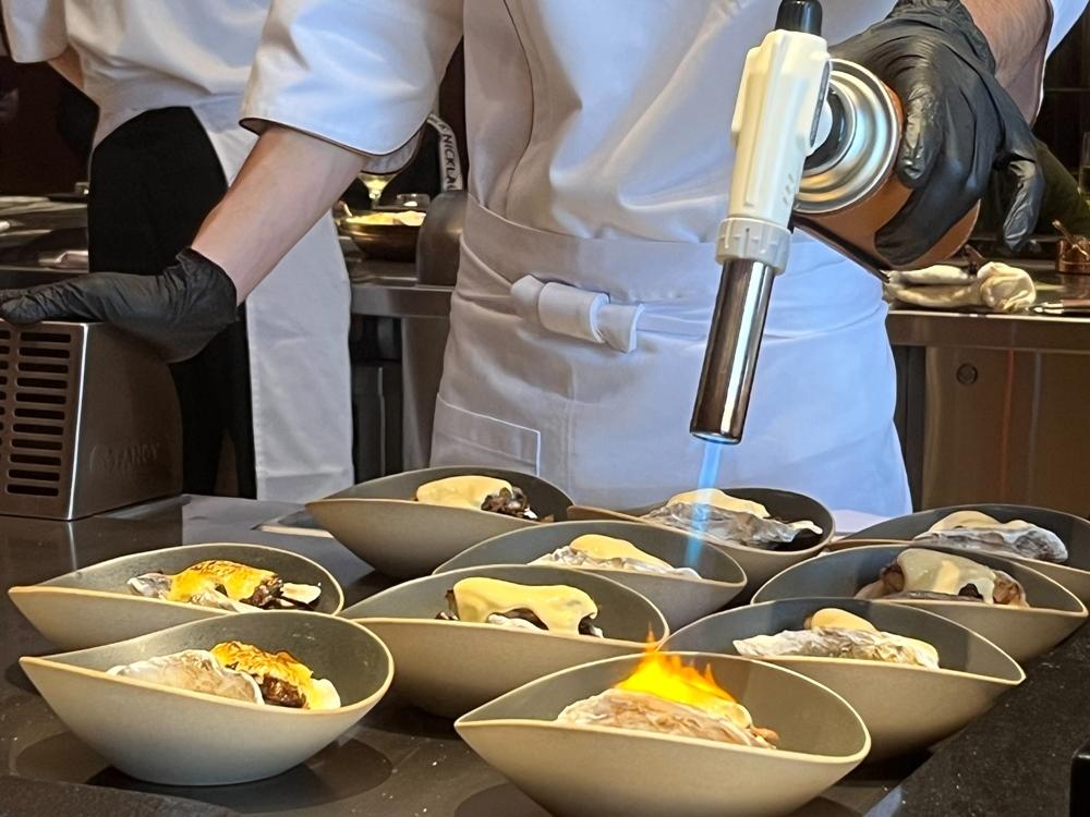 「樂葵法式鐵板燒」進駐新竹縣竹北市「享平方」商場，期以優質餐飲滿足科技人的味蕾！（記者廖雪茹攝）