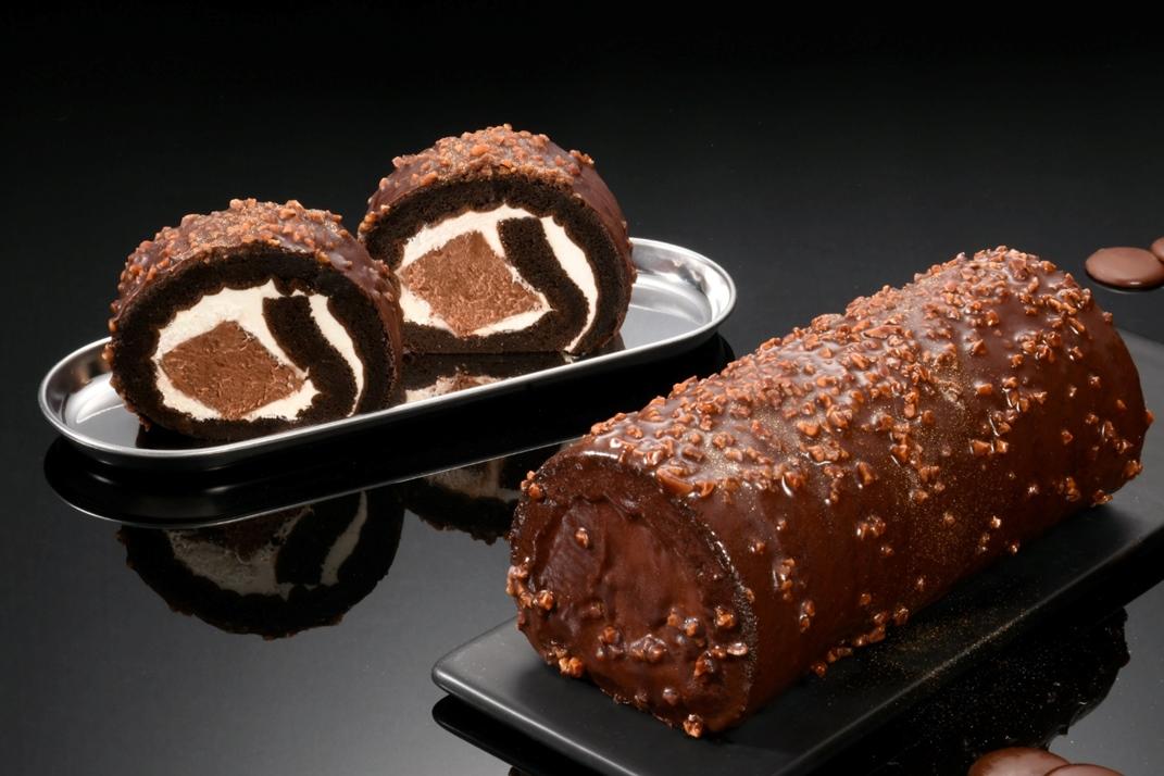 亞尼克厄瓜多爾脆皮黑巧克力生乳捲699元(18cm)。（圖／品牌提供）