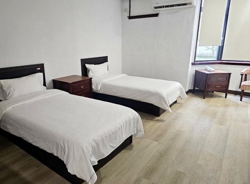 翔園文旅房間空間寬敞，簡約舒適。（記者張軒哲攝）