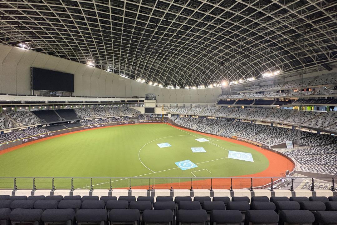 台北大巨蛋3樓三壘側VIP席擁有俯瞰全場的絕佳視野，並有專屬出入通道，免人擠人進場。（圖／易遊網提供）