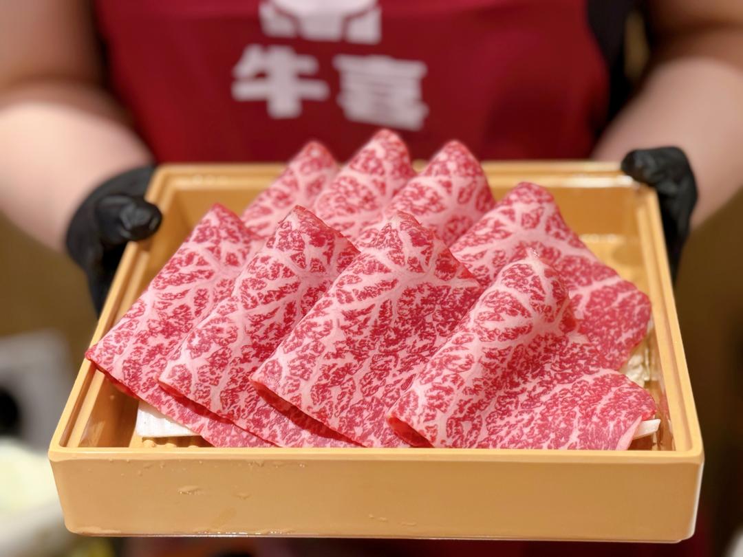 和牛套餐加價100元即享肉量升級30%。（圖／記者郭宣暄攝）