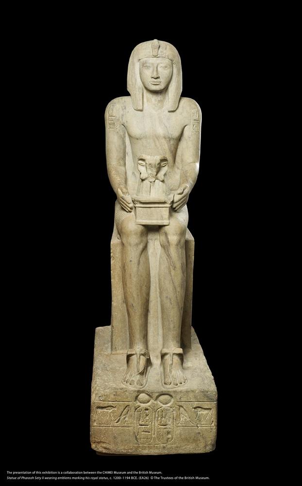 塞提二世王權坐像為大英博物館保存最完整的法老雕像。（EA26）圖片版權：大英博物館理事會。（圖／奇美博物館提供）
