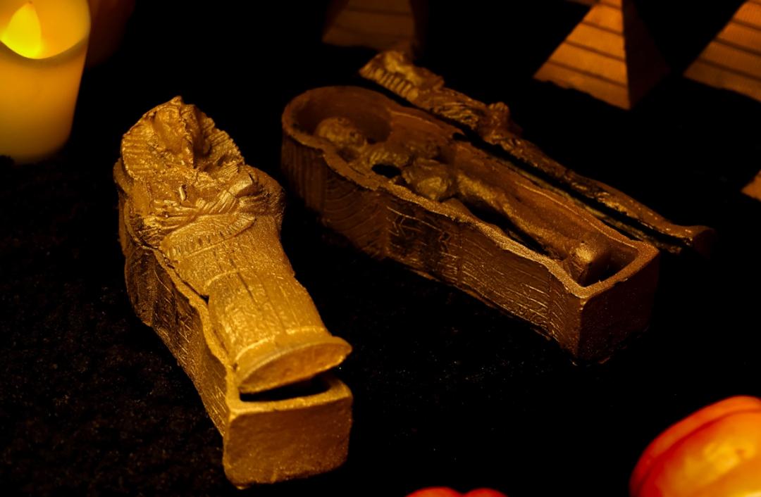 每房再贈精心打造、金碧輝煌的古埃及造型巧克力。（圖／飯店提供）