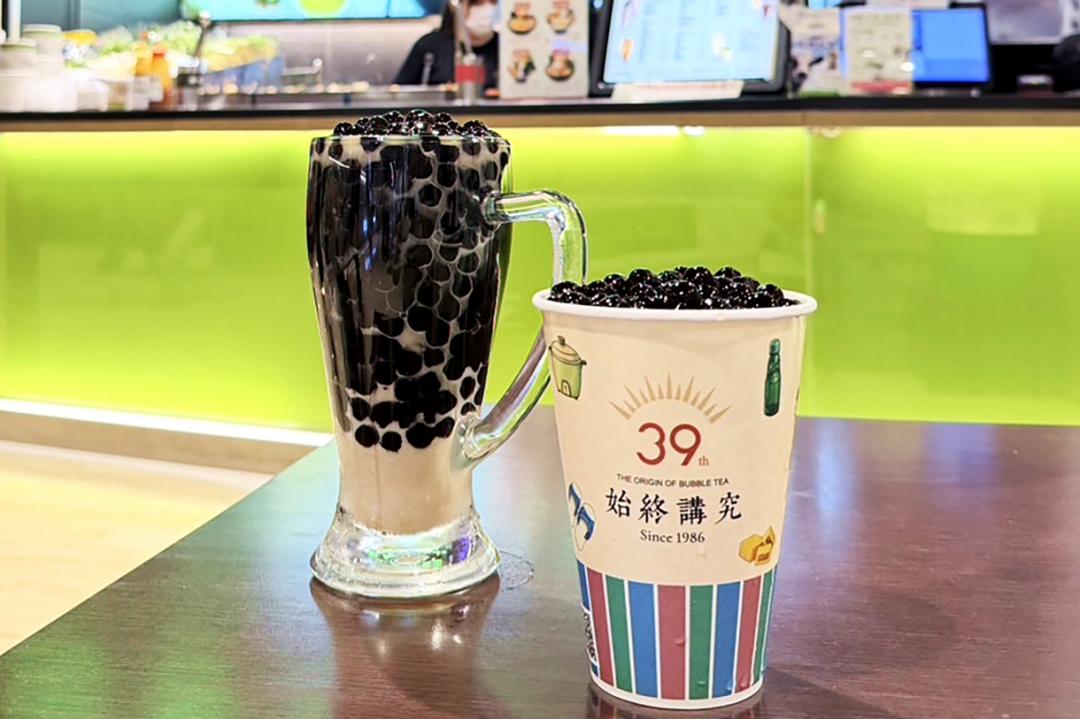 翰林茶館「翻轉珍奶」9:1滿杯珍珠爆紅!隱藏優惠99元就喝得到 翰林茶館「翻轉珍奶」9:1滿杯珍珠爆紅!隱藏優惠99元就喝得到