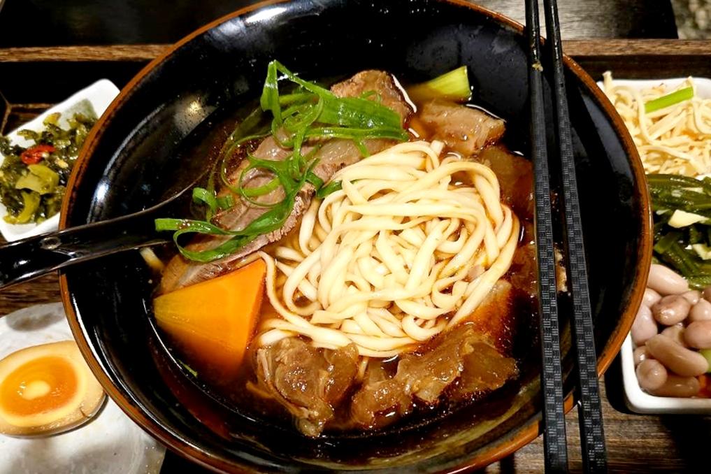 萬華小店首戰即奪2025台北牛肉麵節創意金牌!傳承三代重現阿爸好味道 萬華小店首戰即奪2025台北牛肉麵節創意金牌!傳承三代重現阿爸好味道