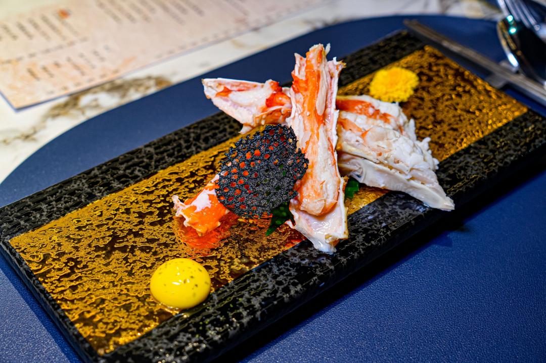 酒蒸鱈場蟹鮮甜美味。（圖／品牌提供）