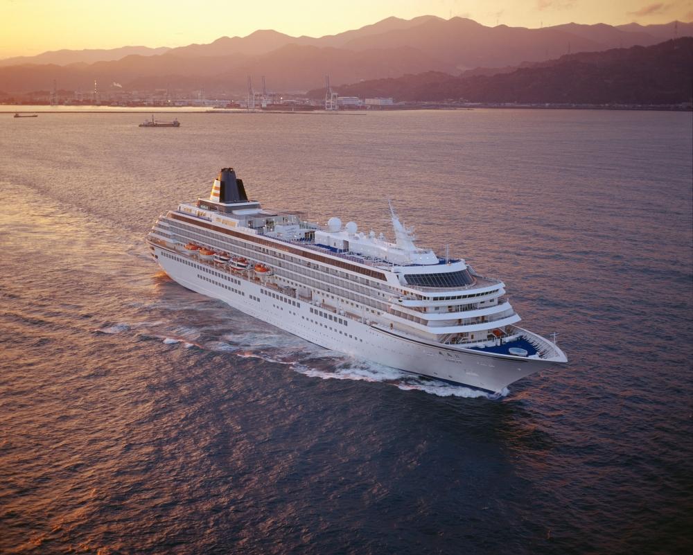 頂級遊輪「飛鳥Ⅱ」推出往返神戶港的「台灣航線新年郵輪」，讓旅客在海上迎接新年，享受奢華的新年假期。（圖／品牌提供）