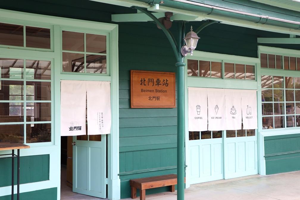 嘉義古蹟北門驛以「嘉義藍」森林綠」修復。（圖／業者提供）