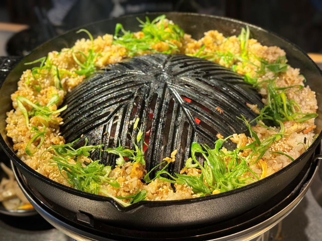 「鐵板炒飯」150元，為日本民眾餐後必點收尾品項。（圖／記者郭宣暄攝）