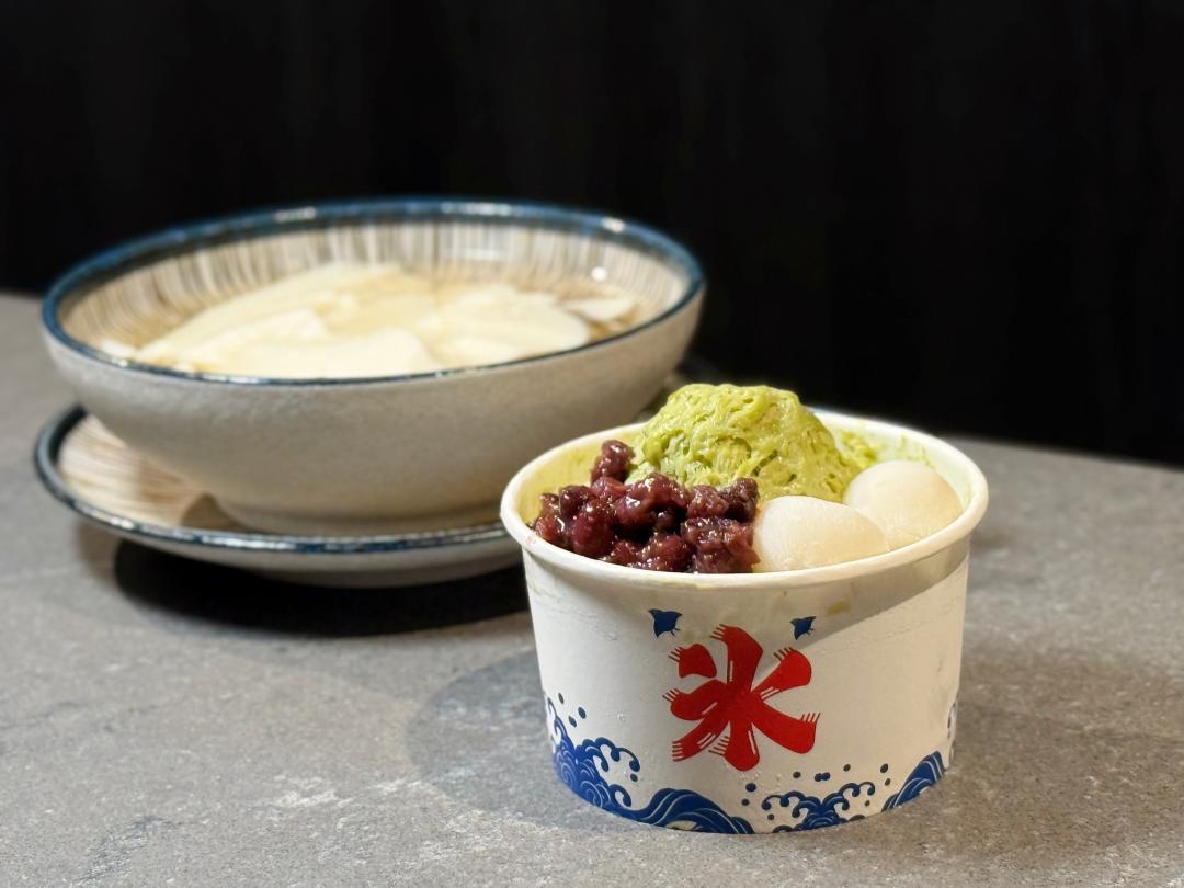 上吉弐甜點提供日式抹茶刨冰、豆花等選擇。（圖／記者郭宣暄攝）