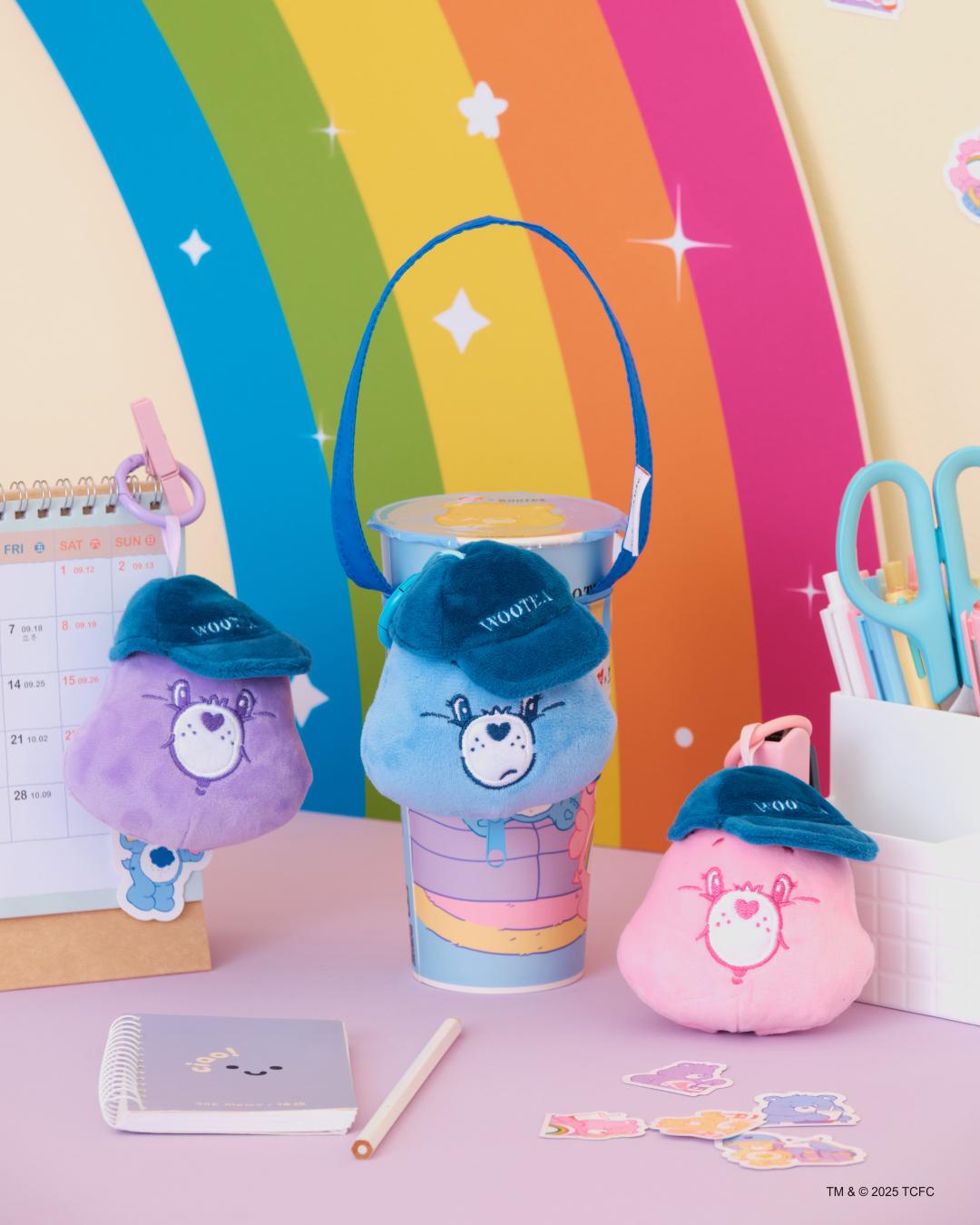 Care Bears™飲料提袋盲盒加購價299元，共有三種不同顏色款式。（圖／品牌提供）