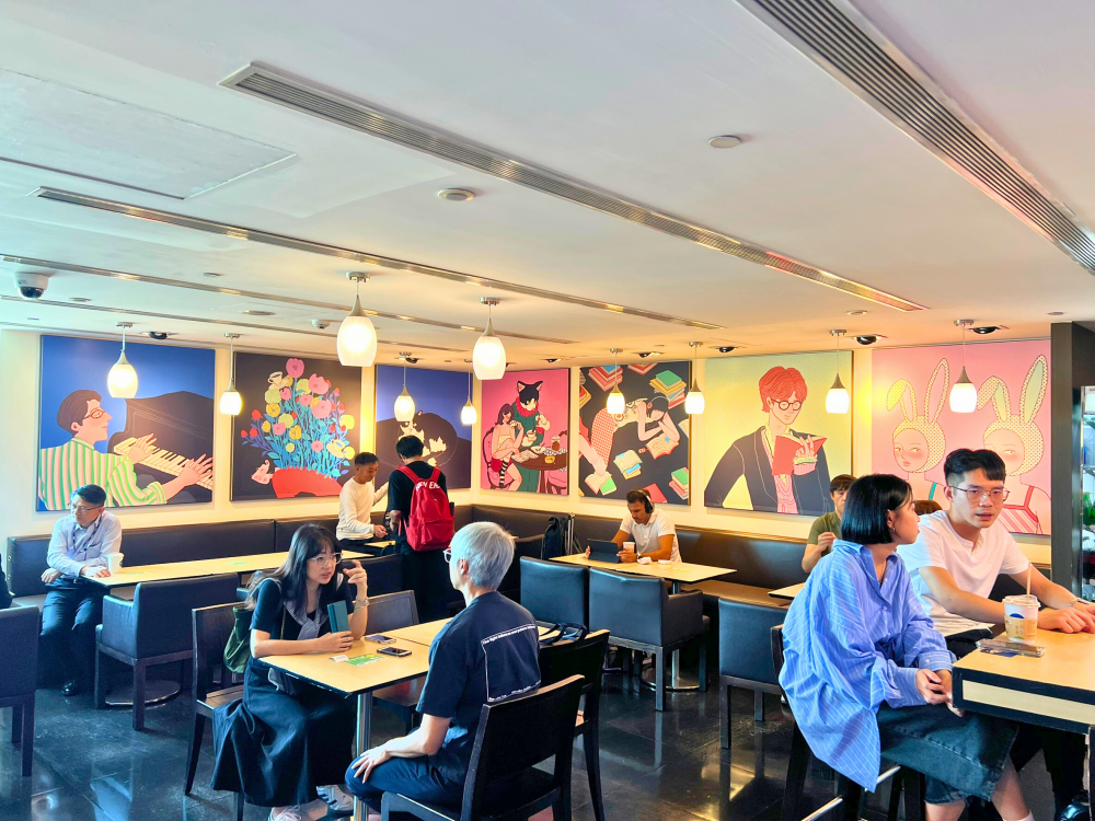 插畫家的周邊與佈置，讓音樂與藝術交織，為旅客帶來全新的沉浸式體驗。（圖／昇恆昌提供）