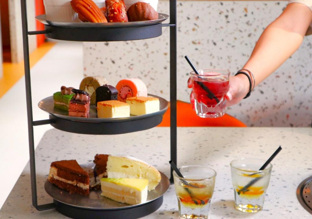 「燒肉Queen」享受調酒暢飲與自助吧吃到飽。（圖／品牌提供）