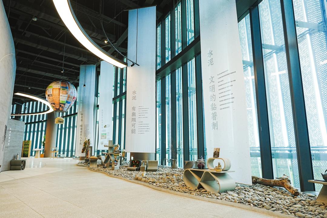 登上「水泥幻奇展區」,一覽台泥八年低碳轉型與國際化的布局。(圖/台泥DAKA提供)