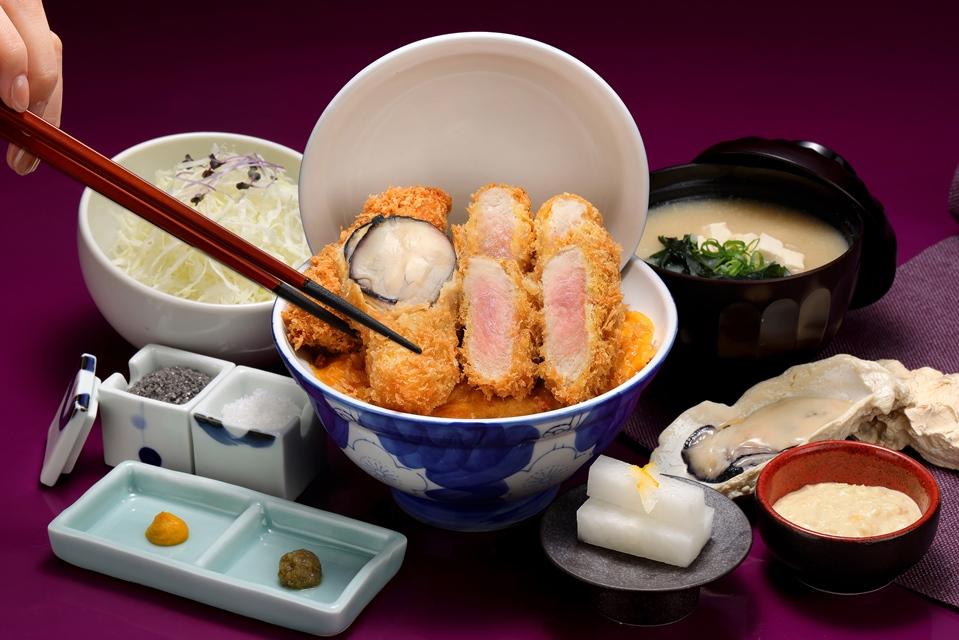 慕里諾集團旗下主打炸豬排品牌，在此次「廣島牡蠣祭」中，完美詮釋了海陸頂級食材的黃金組合，圖為かつ丼屋 勝急「廣島牡蠣豬排雙響丼飯」450元。（圖／品牌提供）