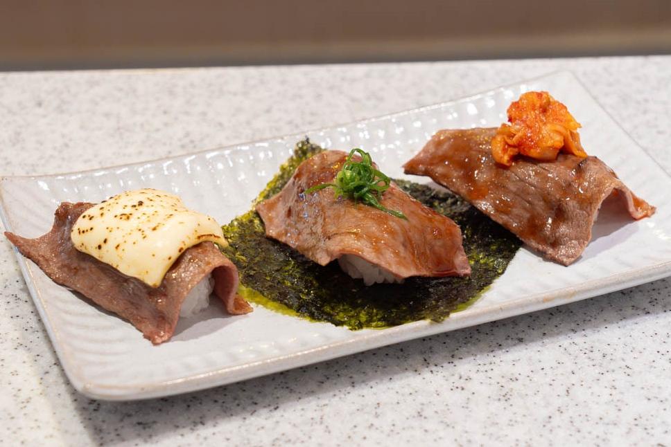 爭鮮迴轉壽司及爭鮮PLUS同推「韓味和牛三重奏」120元。（圖／品牌提供）