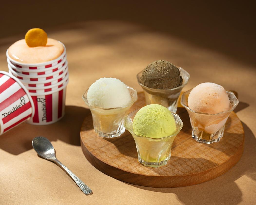 與台北人氣冰淇淋品牌Double V聯名，四種經典口味一次滿足。（圖／品牌提供）