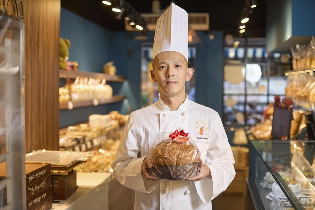 「隱市麵包職人」林坤緯以超過96小時的耐心與用心打造精裝版「19號水果麵包Panettone」。（圖／品牌提供）