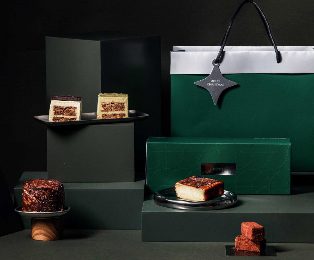 承繼多款人氣甜點同步換上以森林綠與極光銀點打造出帶著微光的耶誕限定包裝。（圖／品牌提供）