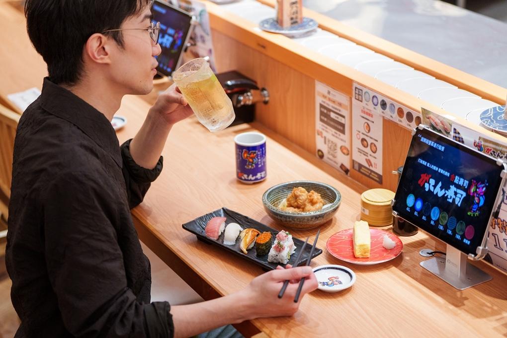 最接近板前壽司料理的迴轉壽司品牌--合點壽司、承知助by合點壽司，即日起推出胭脂蝦、松葉蟹頂級壽司，每道80元起。（圖／業者提供）