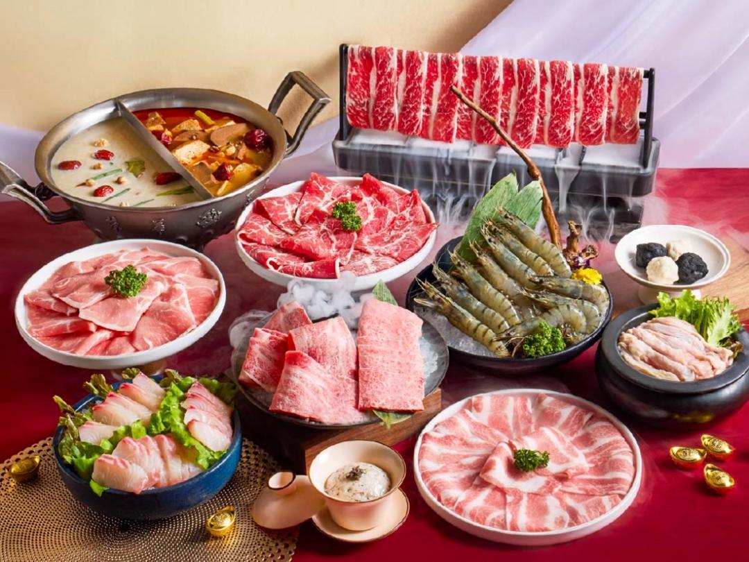 這一鍋餐飲集團推出年度限定「馬馳萬象圍爐年菜」，以豪華食材與早鳥優惠陪伴消費者迎接馬年。（品牌提供）