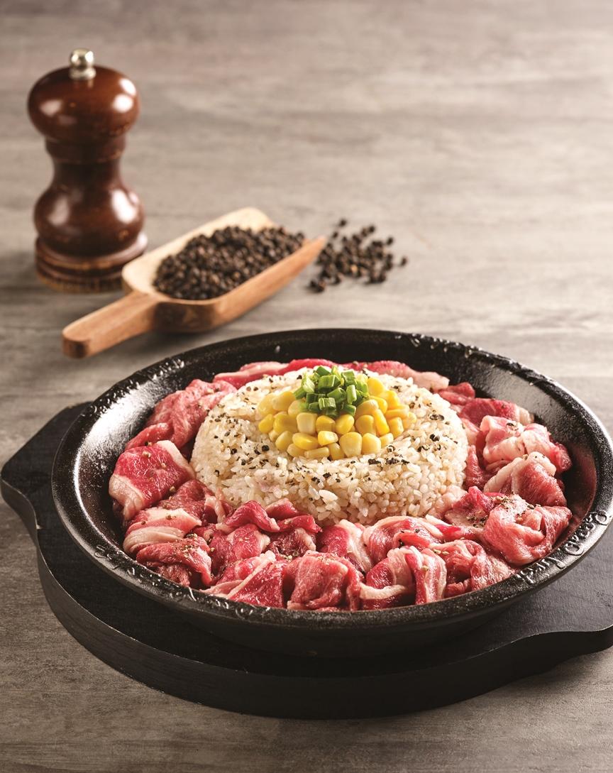 Pepper Lunch胡椒廚房大葉高島屋店1月8日開幕，祭出全日「胡椒牛肉飯」買一送一活動，且標榜「不限量」供應。（品牌提供）
