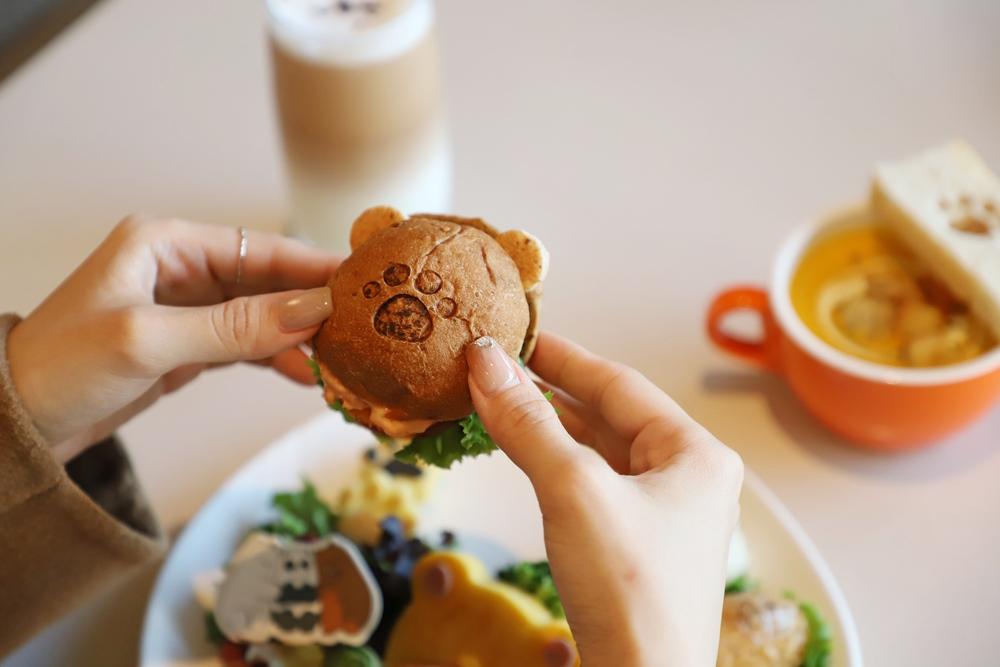 熊掌造型的鬆餅。（和逸飯店台南西門館提供）