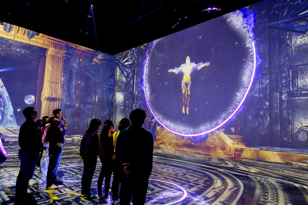 「魔幻空間」被賦予最強吸客機期待。（記者洪臣宏攝）