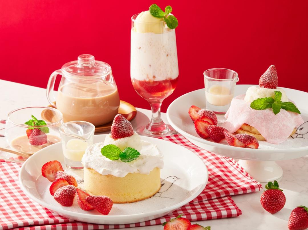 杏桃鬆餅屋Uzna Omom草莓季推出四款全新甜品與飲品，「鮮莓大福薄鬆餅」350元(右後)。（品牌提供）