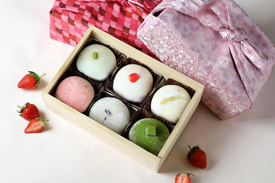 法朋烘焙甜點坊排隊名物「草莓大福」升級禮盒，1/12晚間8點開搶。（品牌提供）