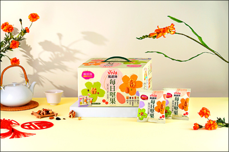 「萬歲每日堅果禮盒」採獨立小包裝，方便分次食用，特別適合在家追劇時解饞享用。每盒20包，售價449元。（聯華食品提供）