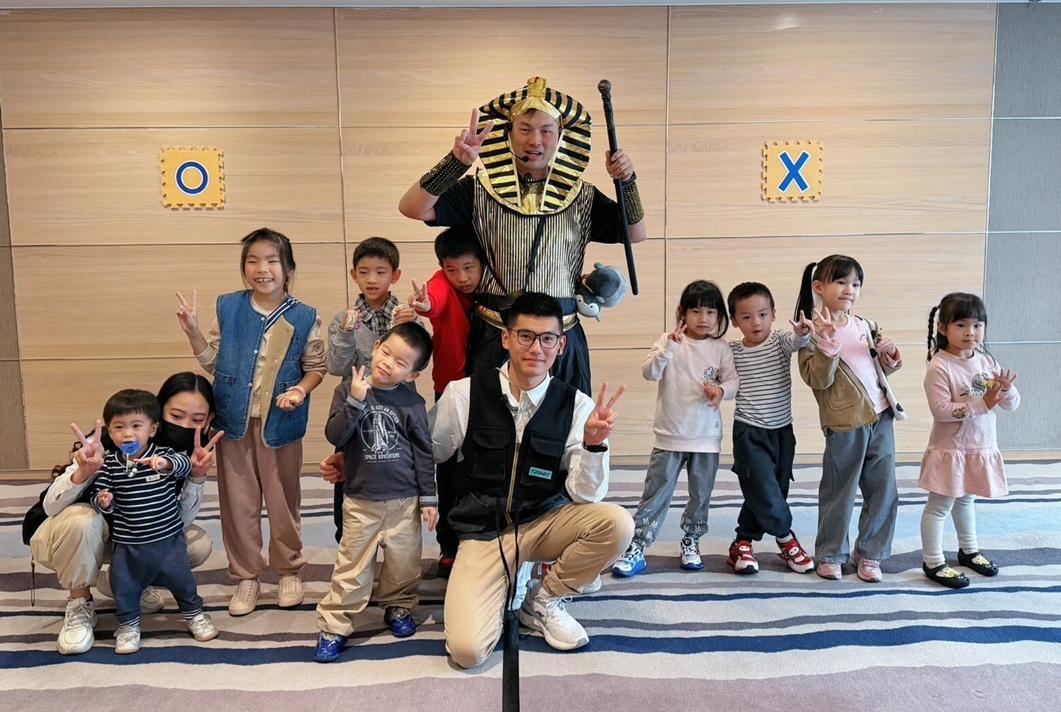 和逸飯店台南西門館推出互動式親子活動，小朋友可以參加「法老王的秘密任務」闖關遊戲，將生硬的歷史知識轉化為趣味體驗。（業者提供）