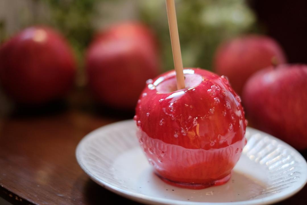 爆紅日本蘋果糖、雪藏草莓千層！２家「排隊甜點」快閃新光三越台南小北門