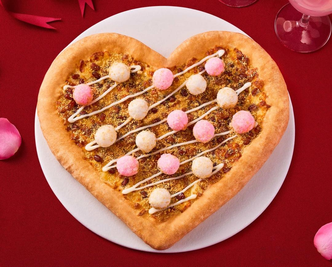 必勝客「花好月圓愛心比薩」單點299元。（品牌提供）