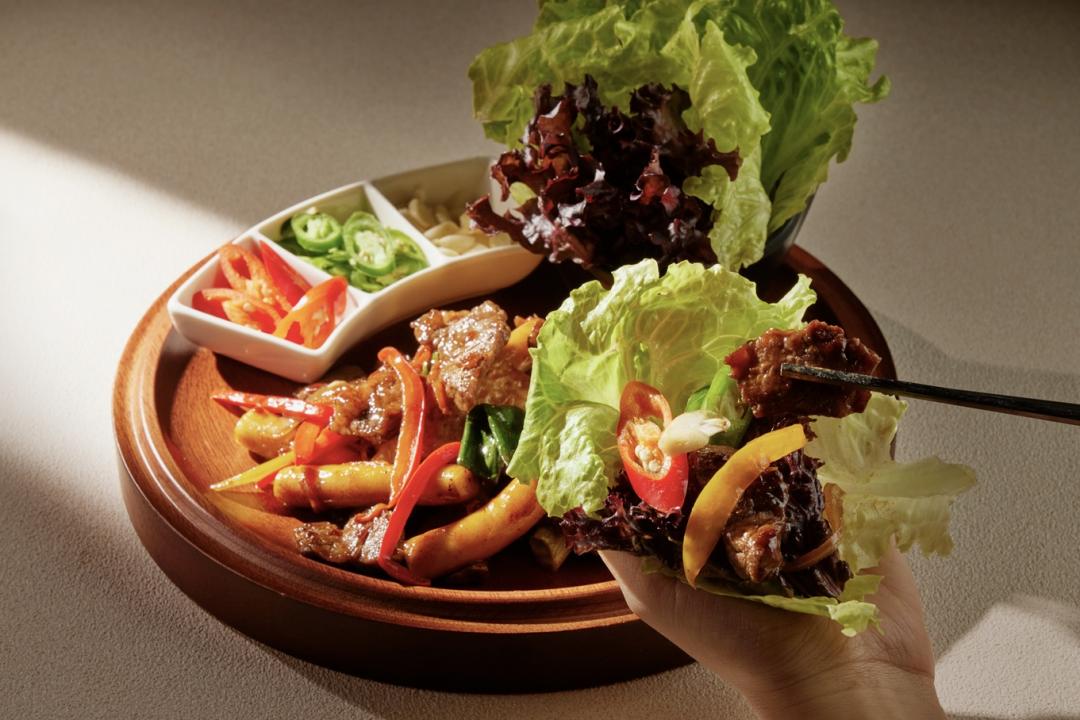 韓式宮廷炒年糕-牛339元。（品牌提供）