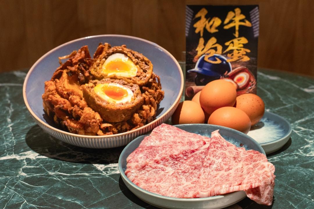 和牛抱蛋完封餐售價480元，餐點包含蘇格蘭蛋以及寓意中華隊在各方應援下，將從預賽一路綻放、挺進決賽的綻放洋蔥花1份。（品牌提供）