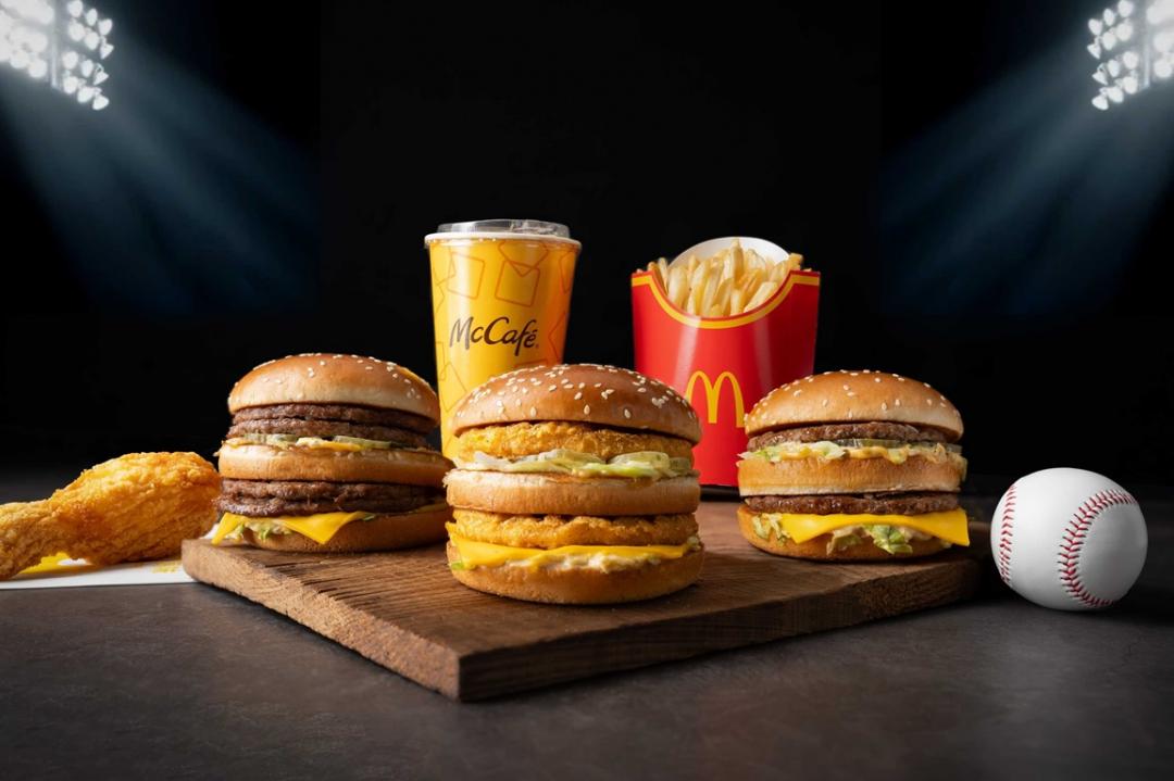 麥當勞「無敵大麥克」及「香鷄大麥克」自3月4日起至3月31日（或售完為止）限期回歸，同步推出推出「戰勝套餐」。（品牌提供）