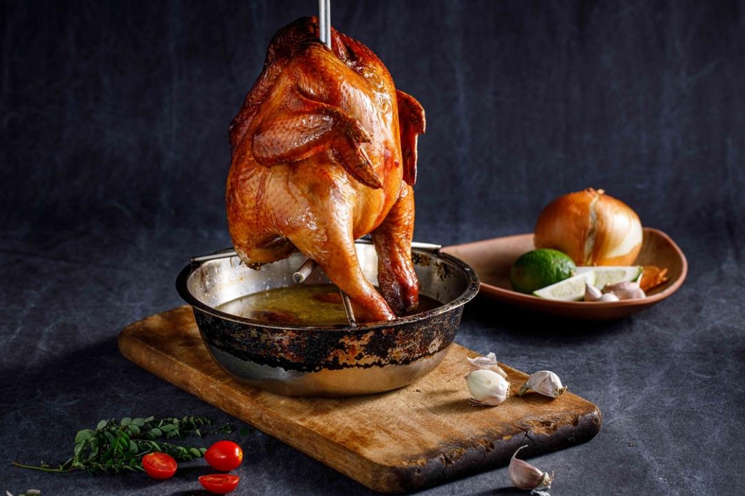 芭達桑原住民主題餐廳3/6（五）至3/8（日）限量30隻招牌「風林火山脆皮雞」特價699元，再加碼贈送一盒「小米甜甜圈」。（業者提供）