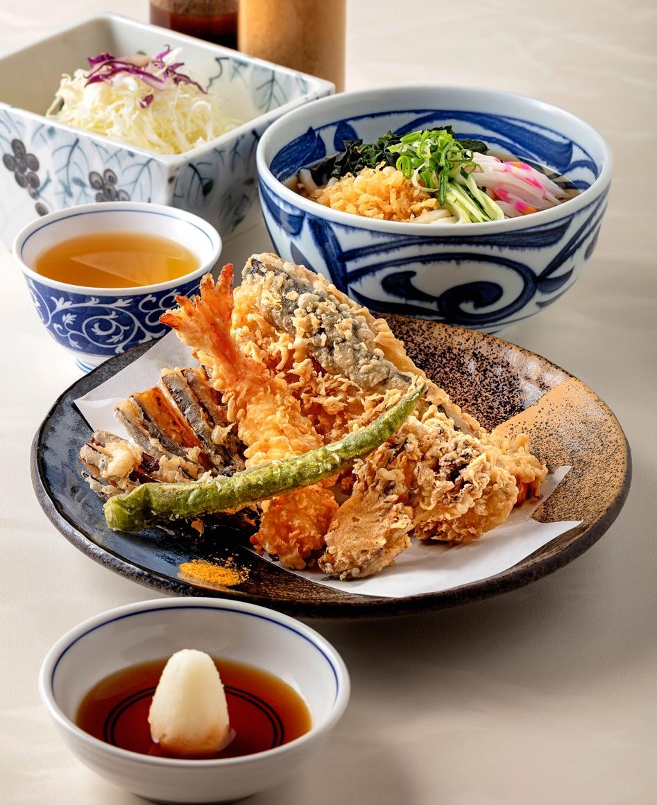 台南店限定料理「虱目魚天婦羅+冷柴魚湯烏龍麵」售價460元。（品牌提供）