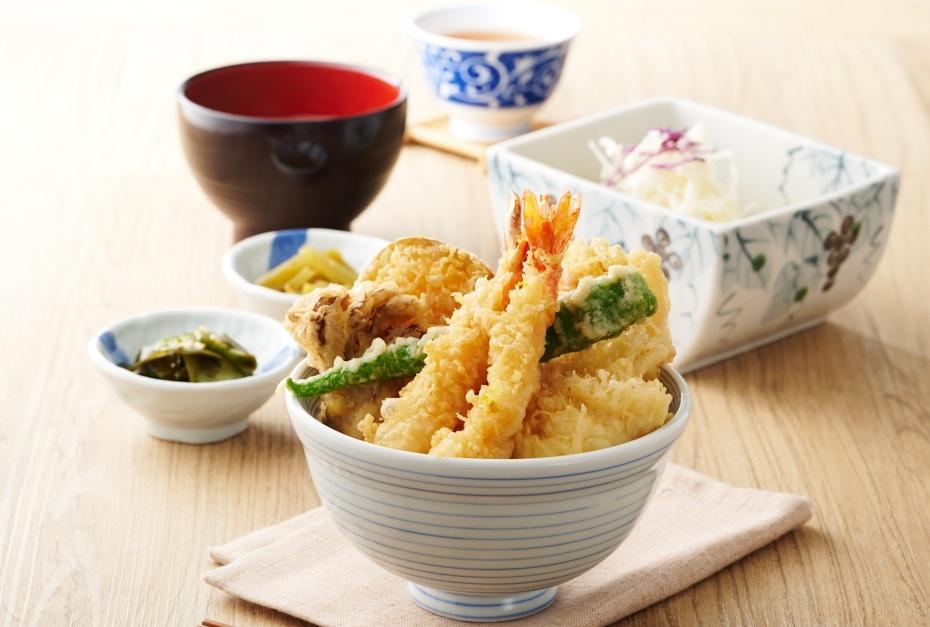 日本人氣天婦羅丼飯專門店「天吉屋」宣布插旗MITSUI OUTLET PARK台南二期，圖為金賞天丼「天吉丼」。（品牌提供）