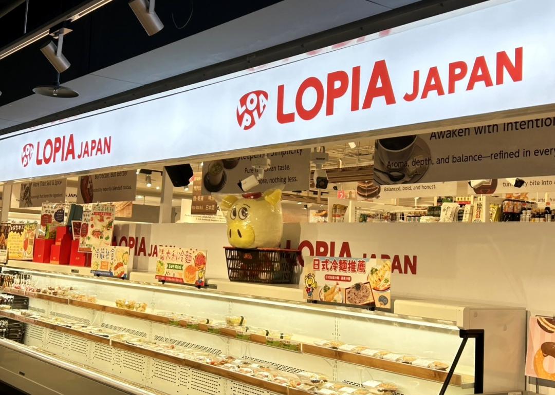日本超市LOPIA進駐新光三越小北門店，第一個月業績拿下全國坪效冠軍，台南第三家店預計將在7月中旬開幕。（記者王捷攝）